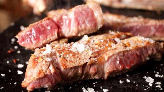 Despedida de soltero en Pamplona | Cena con show divertido de striper chica